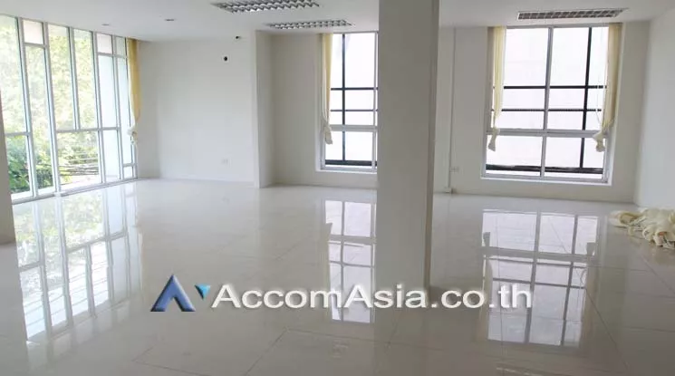 5  Office Space For Rent in sukhumvit ,Bangkok BTS Phrom Phong AA17079